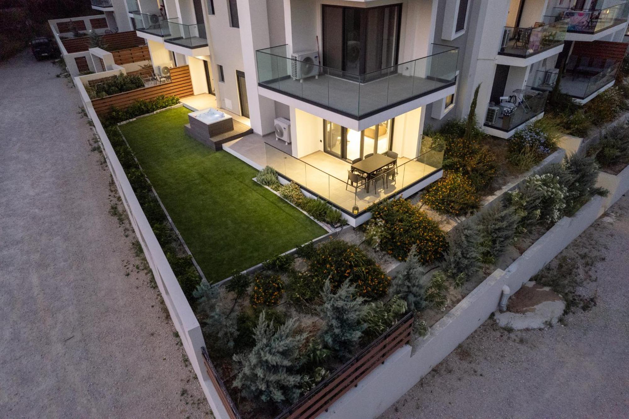 Maison Du Jardin 2-Bedroom Apartment Private Outdoor Jacuzzi Rhodes City Екстериор снимка